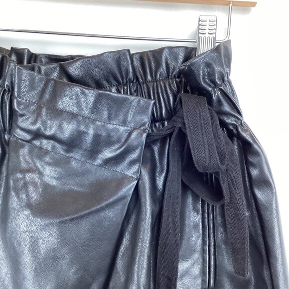 Line & Dot Black Faux Leather Wrap Shorts Medium High Rise Paperbag Stretch Wais - Picture 4 of 7